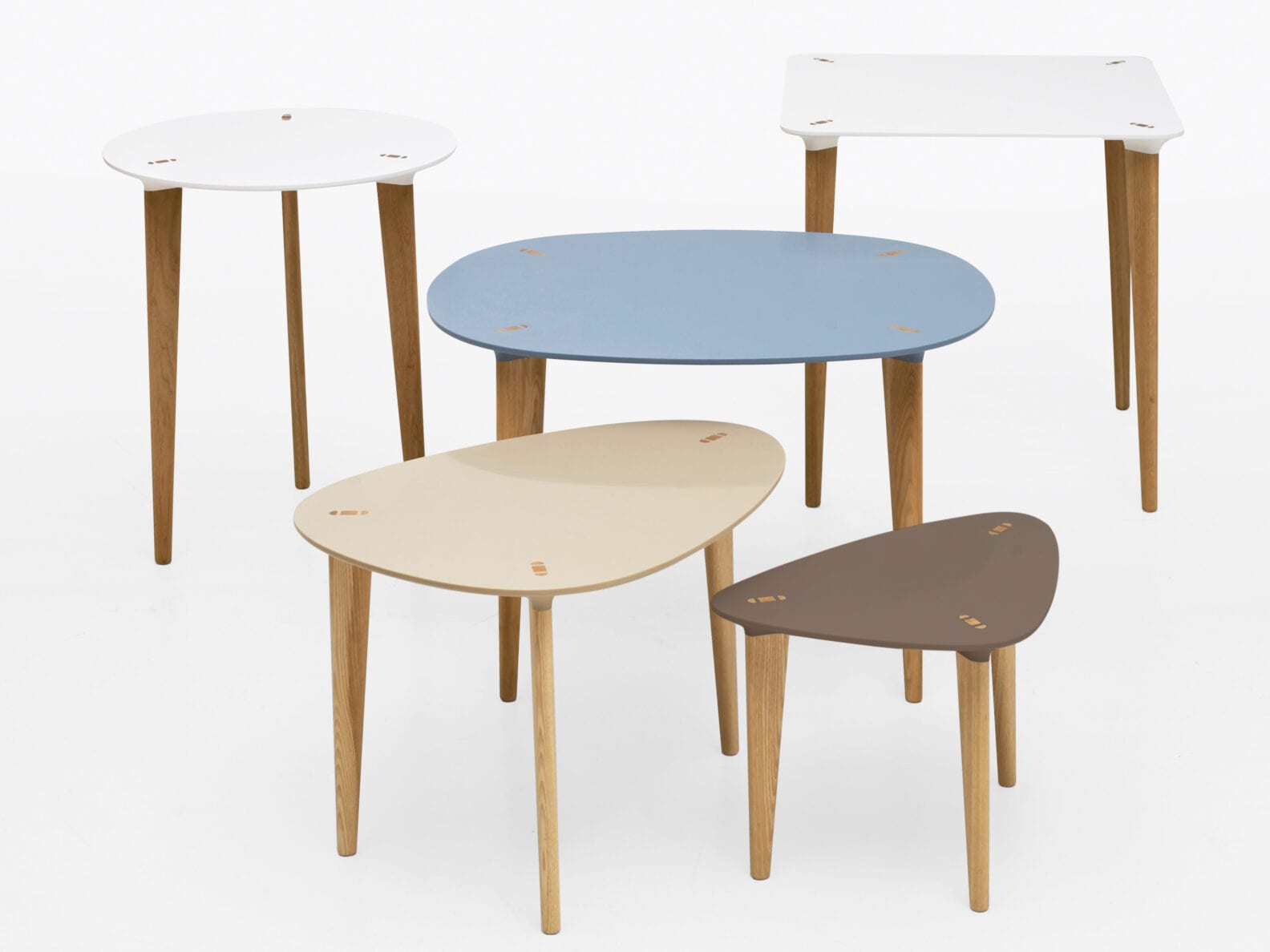 Buff Bord Hi Macs Karl Andersson Söner 106 | ScandinavianDesign.com