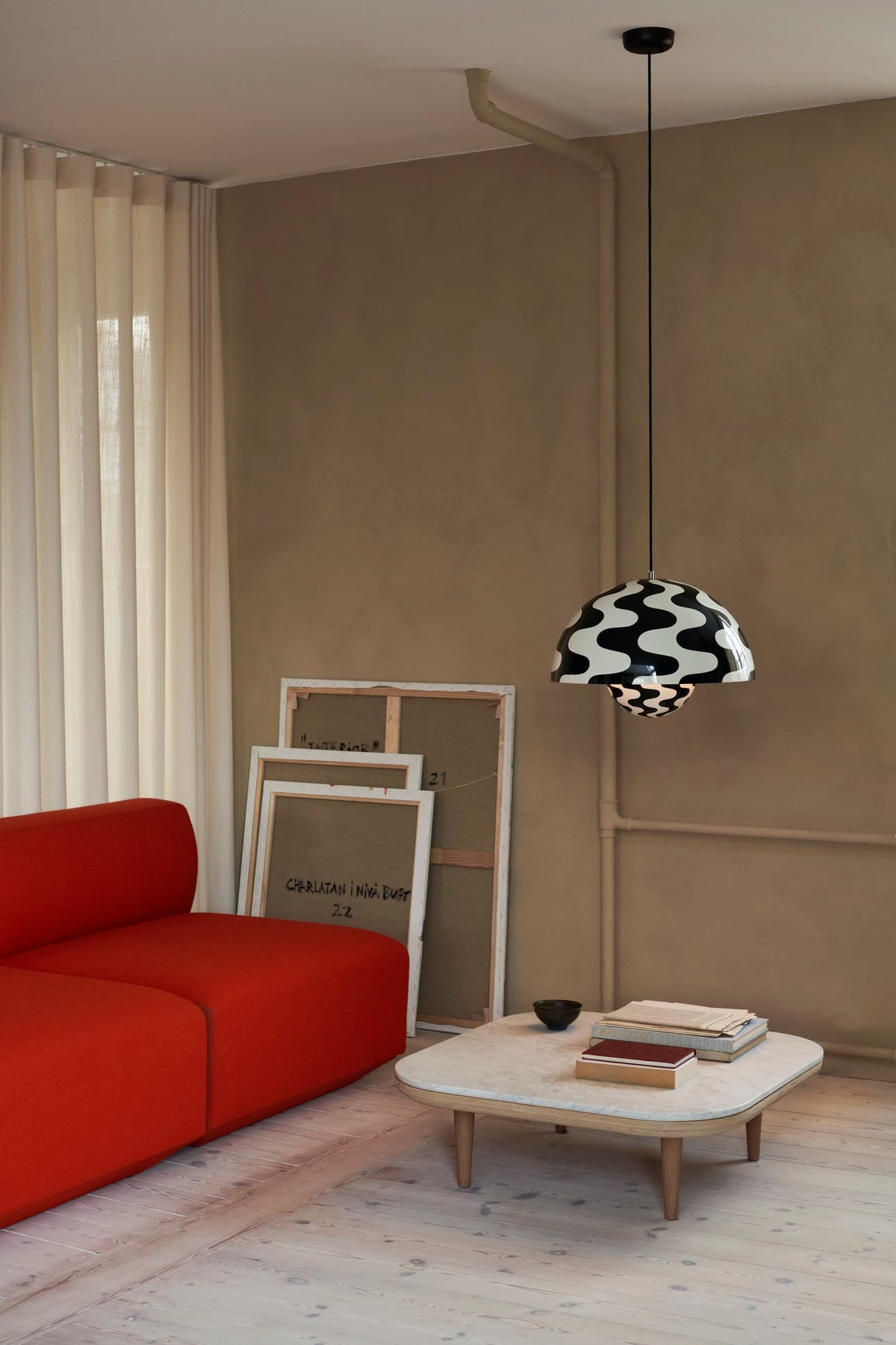 Flowerpot collection overview displaying various sizes and contemporary color options by Verner Panton