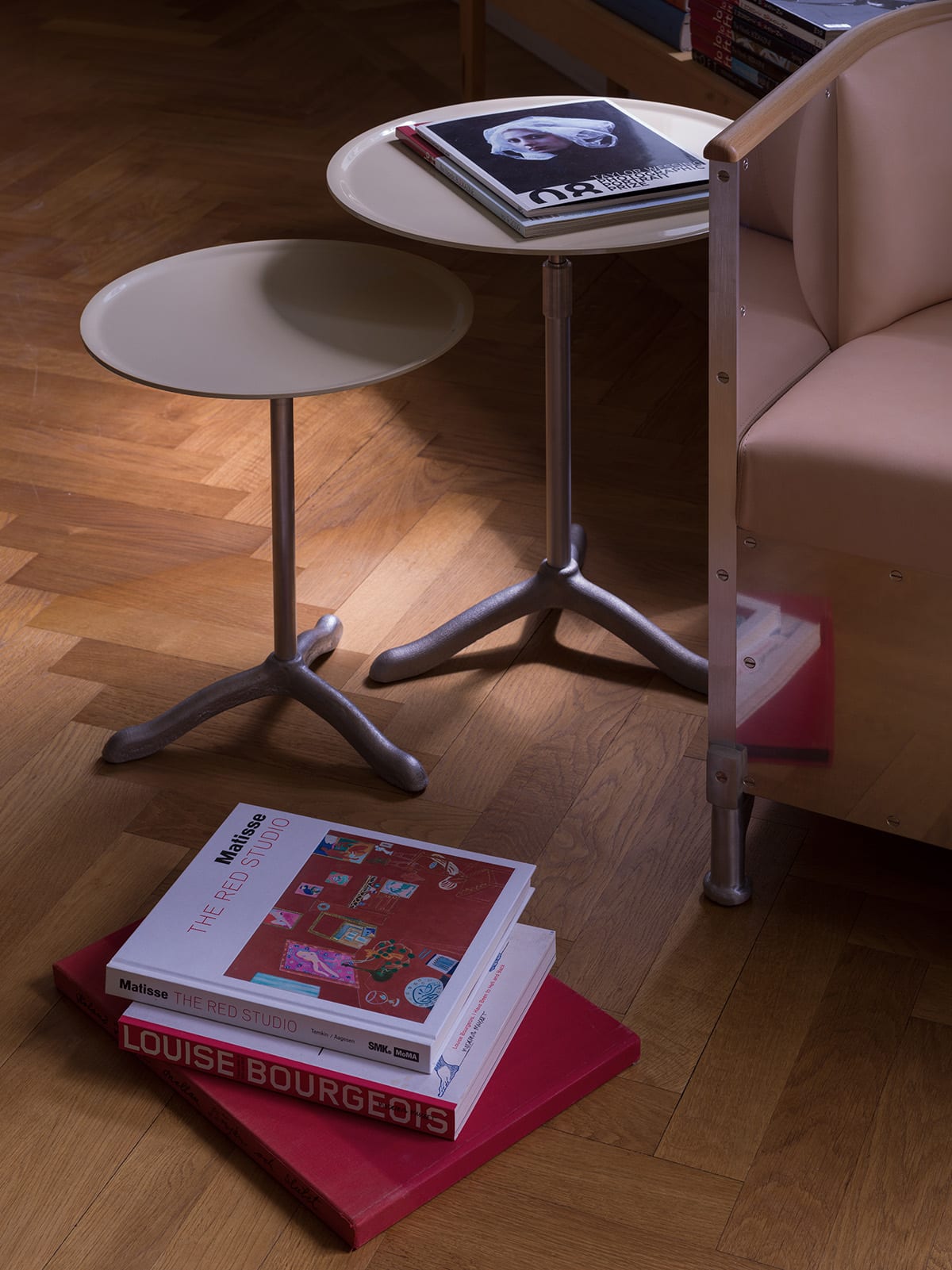 Mats Theselius Cassis table for Källemo featuring sophisticated design in modern workspace