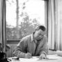 Alvar Aalto ateljeessaan. Avar Aalto in his Studio. Photo Eino Mäkinen © Alvar Aalto -säätiö_Foundation.1-200