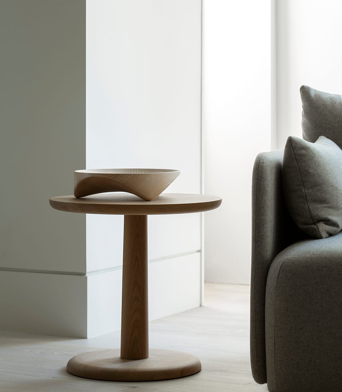 Elegant Mane (Moon) wooden bowl in solid wood by designers Torbjørn Anderssen and Espen Voll for Nedre Foss