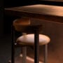 karakter-principal-barChair-walnut-context-02