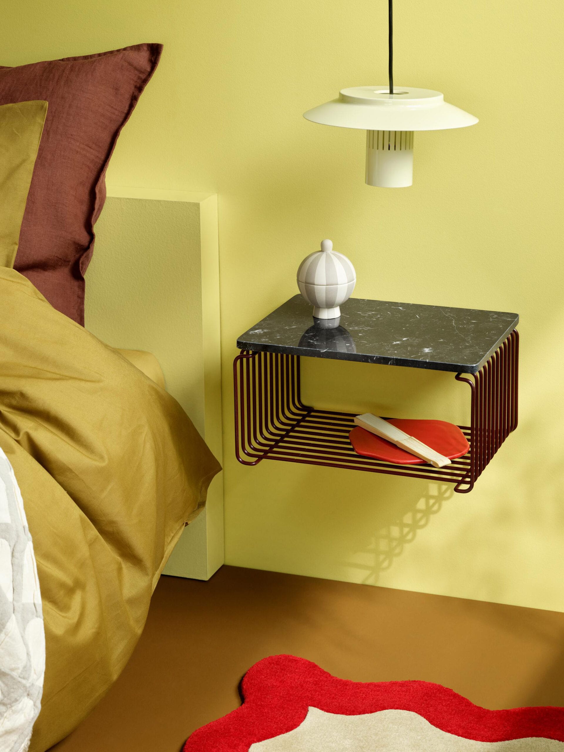 Montana_PantonWire_SingleHalf_D26_BlackRed_BlackMarbleTop_H