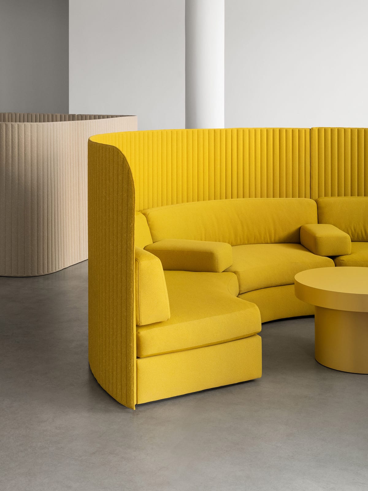 High-backed Focus Spaces modules by Note Design Studio creating acoustic privacy for Zelenzio environments