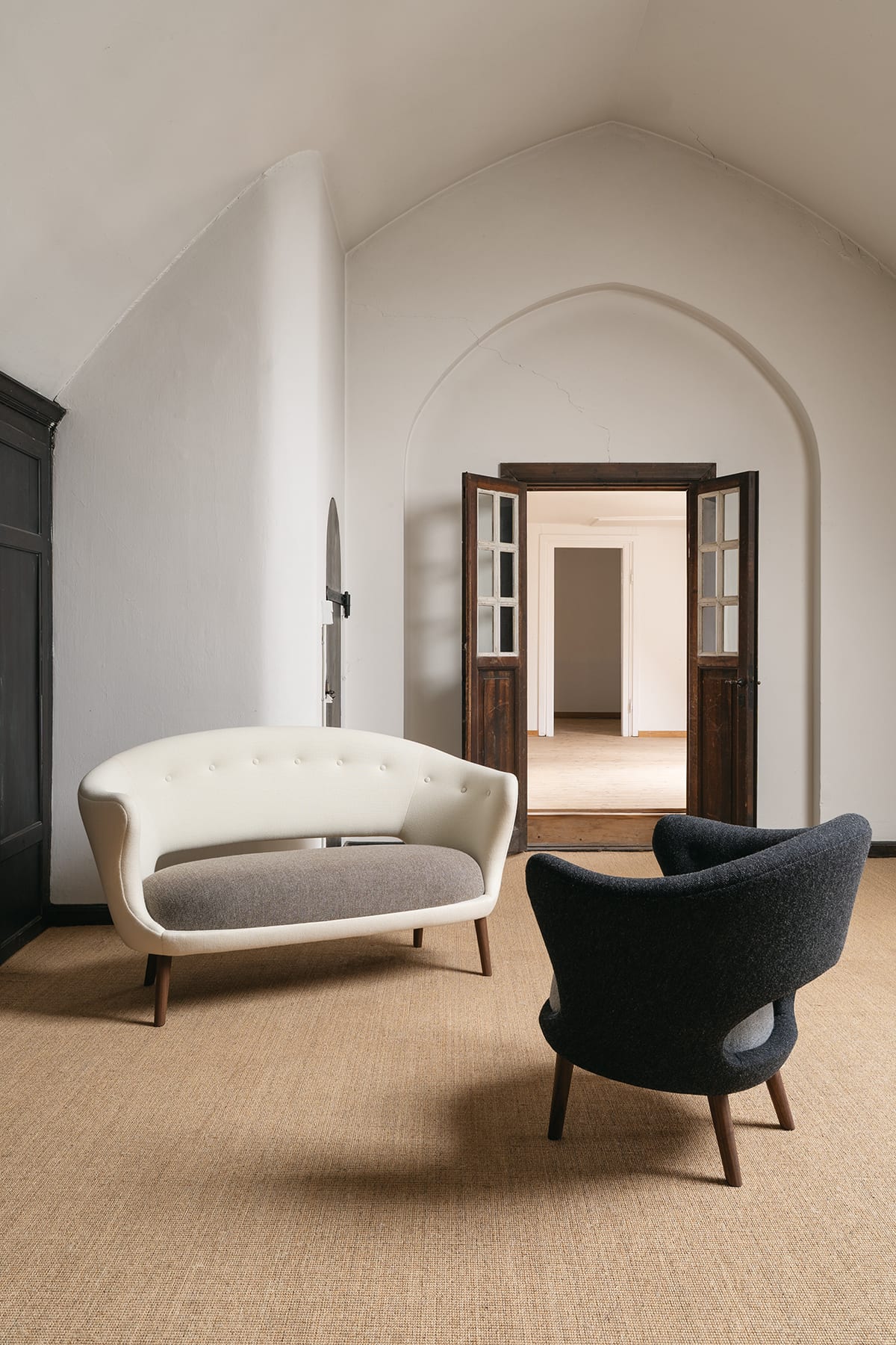 Willadsen Sofa_hallingdal_100_270_walnut_willadsen Chair_hallingdal_180_130_walnut | ScandinavianDesign.com