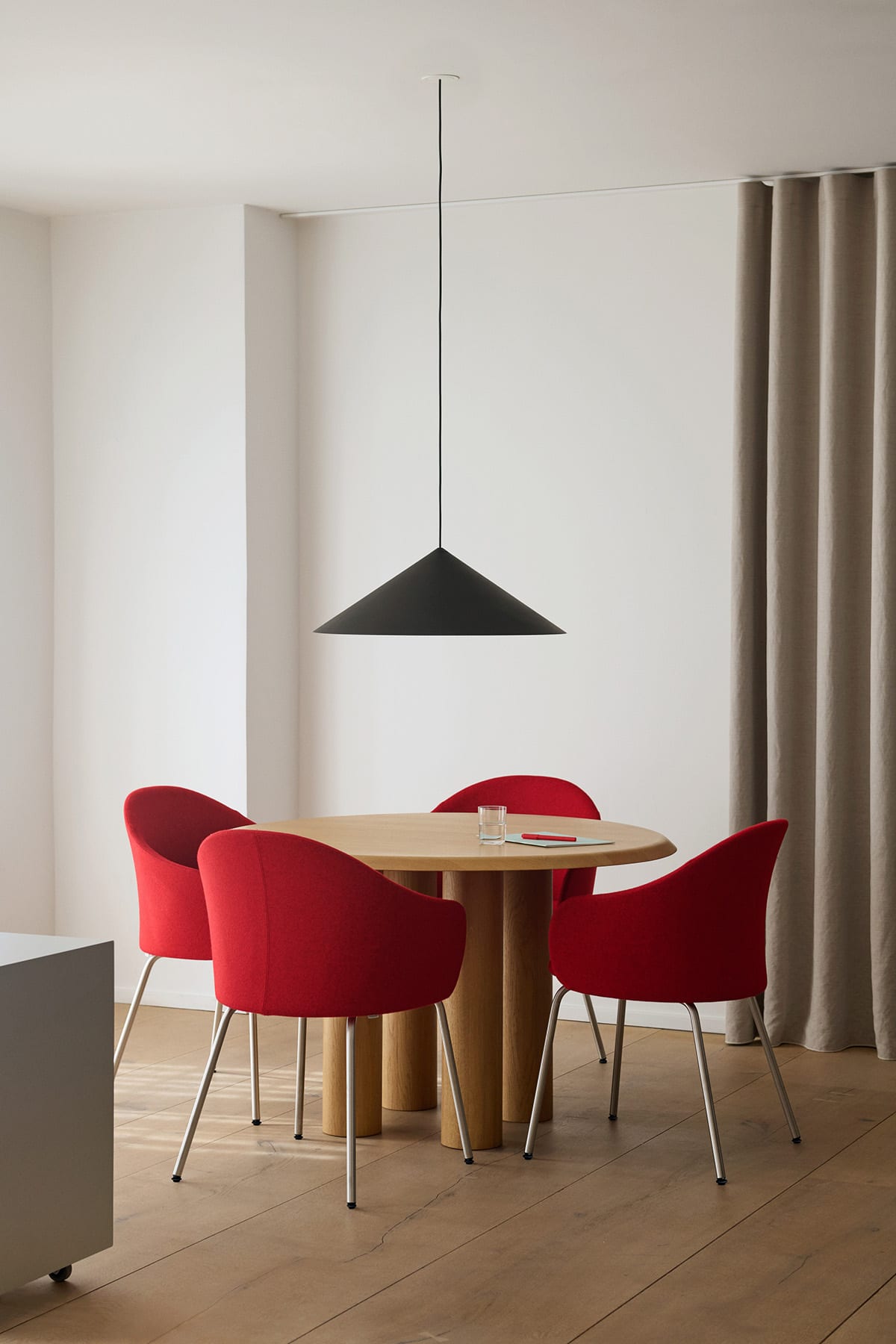 Gomoarmchairblazerhandcross_isletsdining | ScandinavianDesign.com
