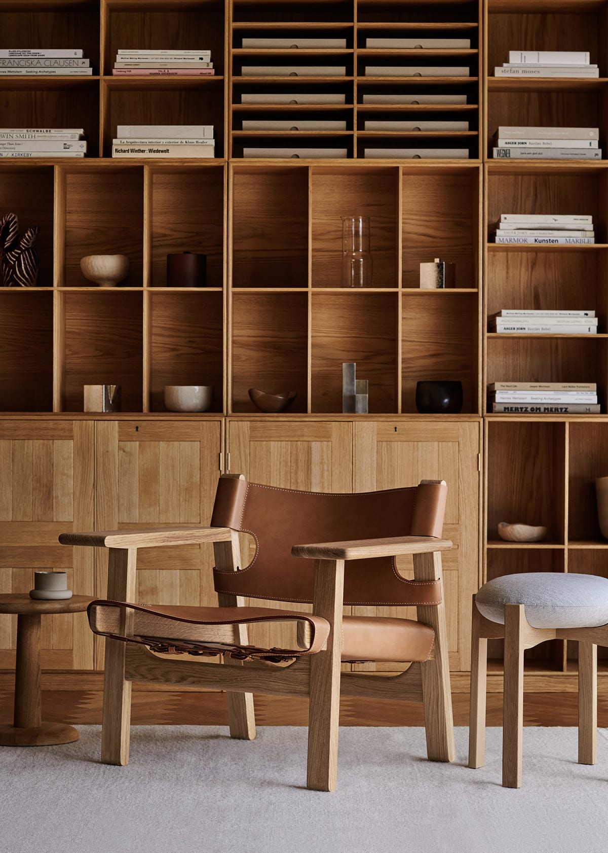 Spanishchairnaturaloaklightoil_mkbookcasesoakoil_pioneerbeda130_pontableoakoil | ScandinavianDesign.com