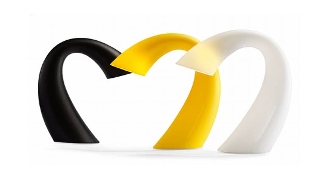 Swanx3-eero-aarnio | ScandinavianDesign.com