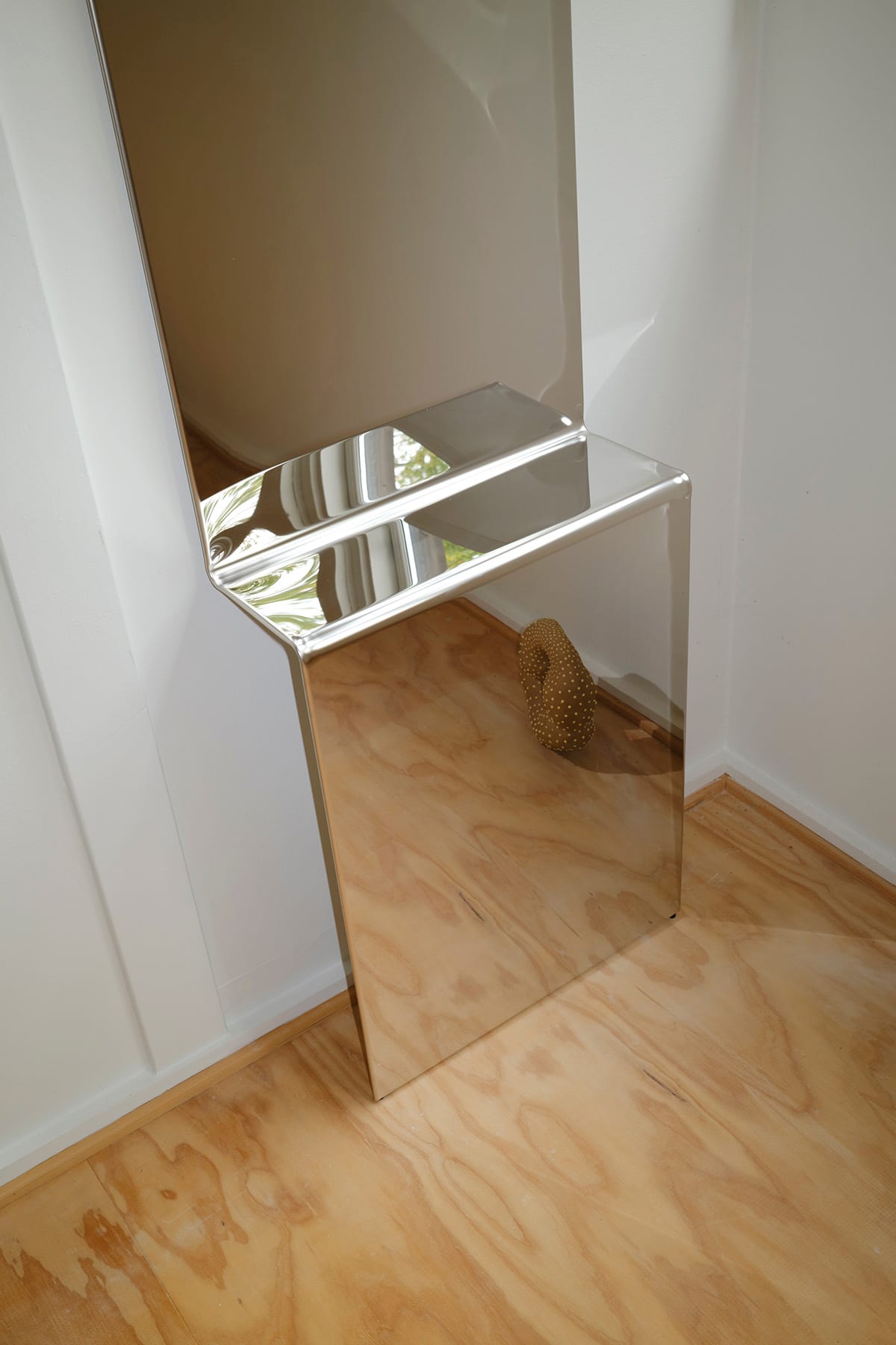 Editorial Pleat Mirror 231 1 Hi Res | ScandinavianDesign.com