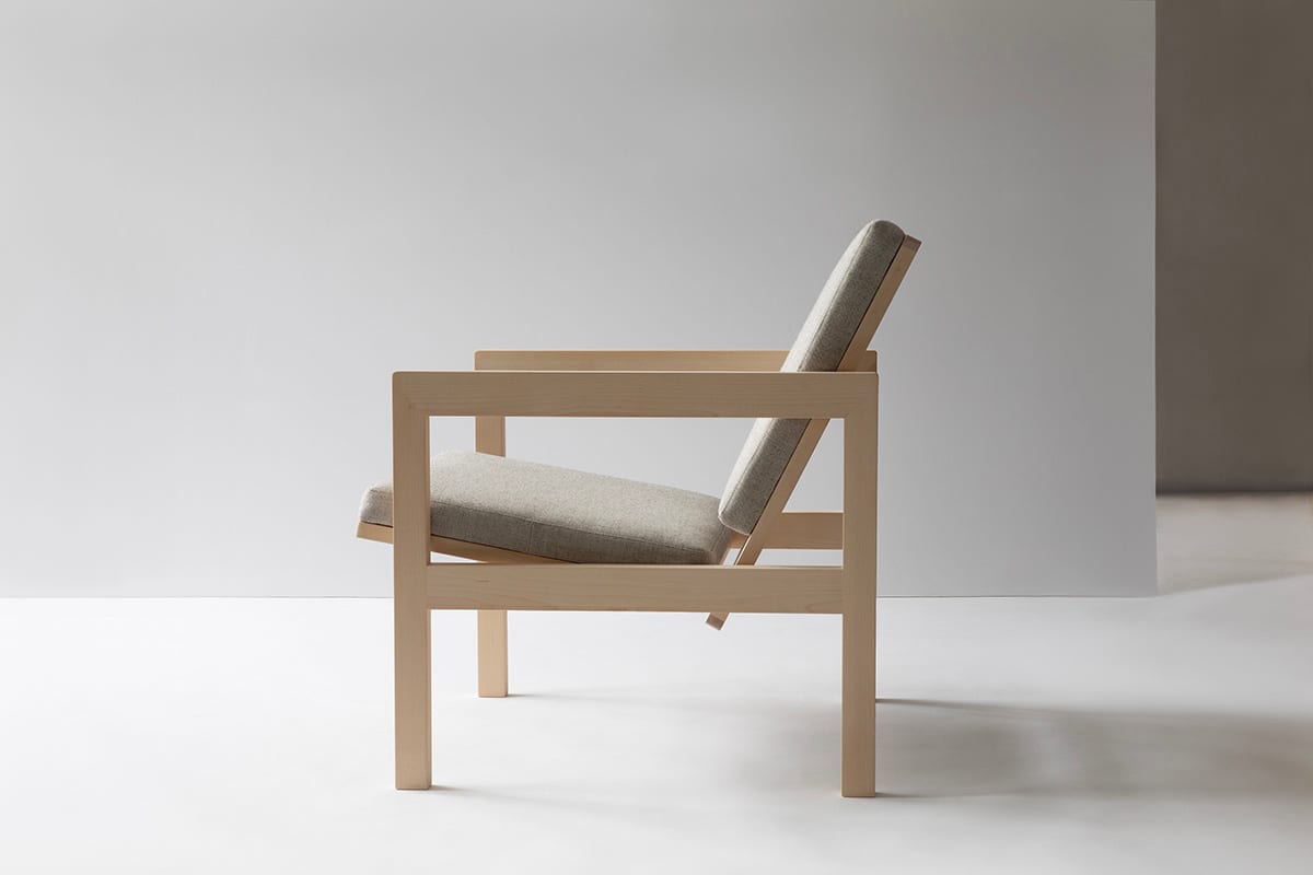 ARKITECTURE YKA1 B F3 birch wood oil mix Kvadrat Molly fabric space2