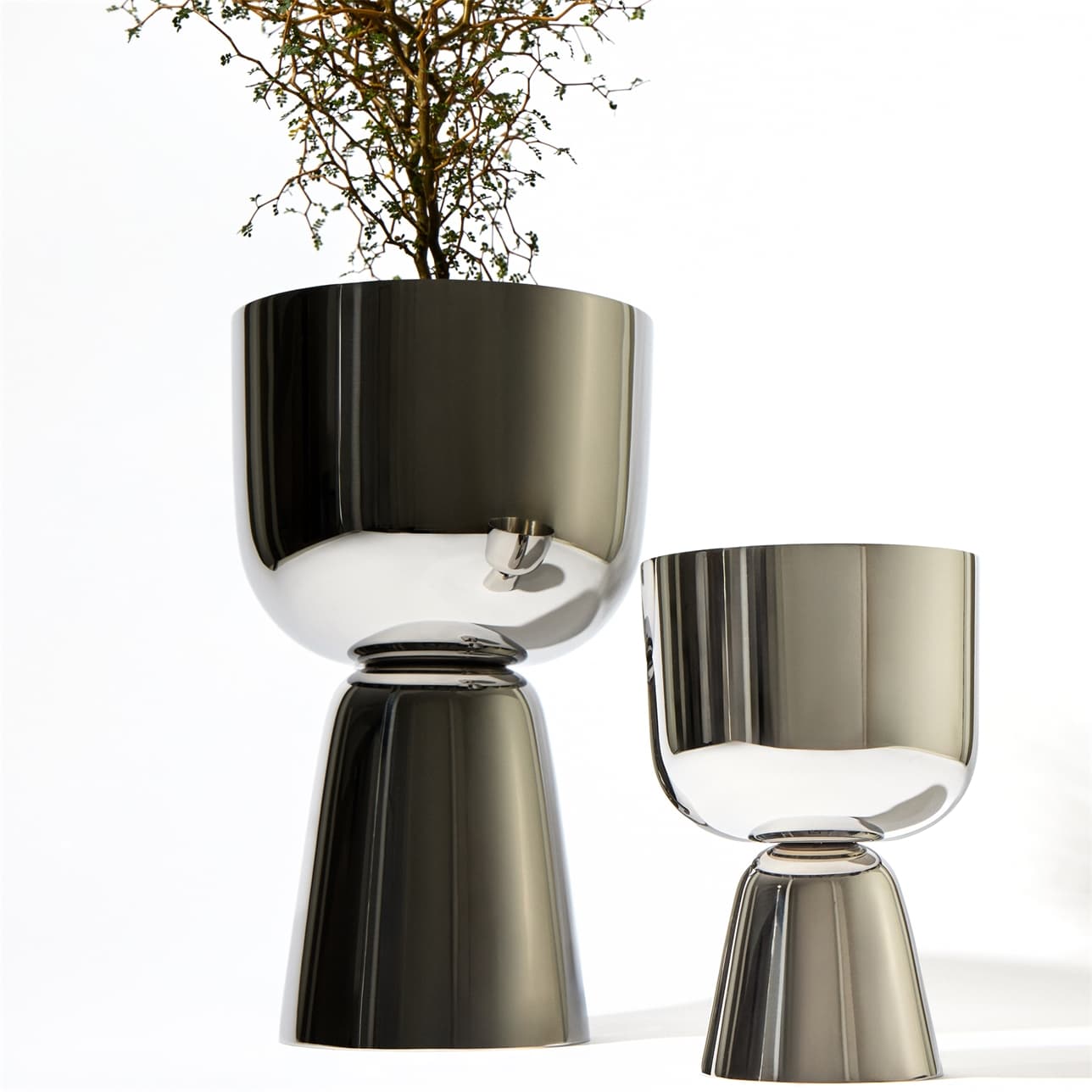 1086397 IittalaEMEA 03 iittala Nappula plant pot 190x125 mm stainless steel 1086397 IittalaEMEA 03 iittala Nappula plant pot 190x125 mm stainless steel