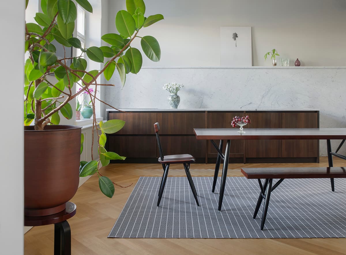 Esplanadi 145133015 dark violet light grey stone dining room