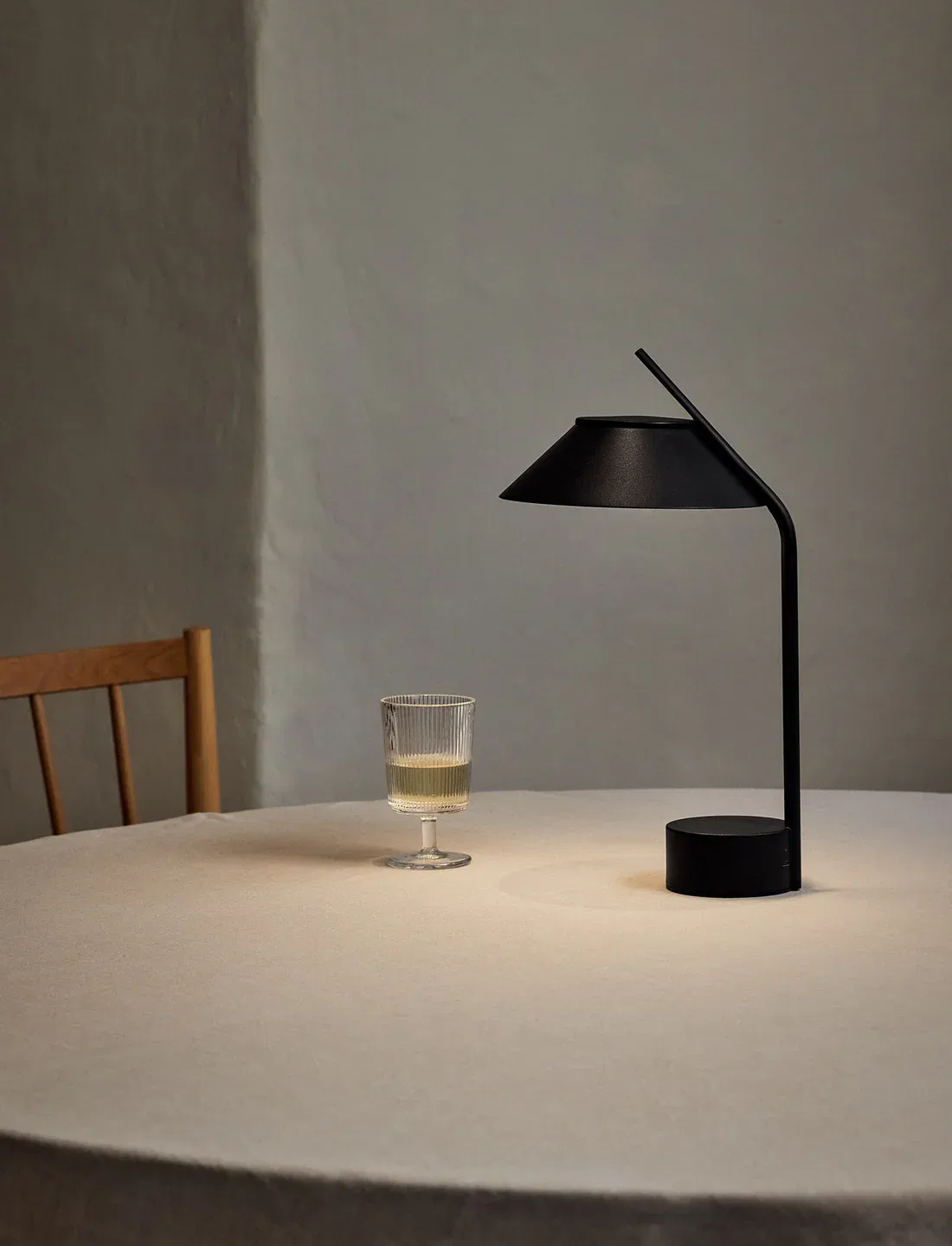 stelton 625 vinkel led lamp 2 lifestyle 1100x