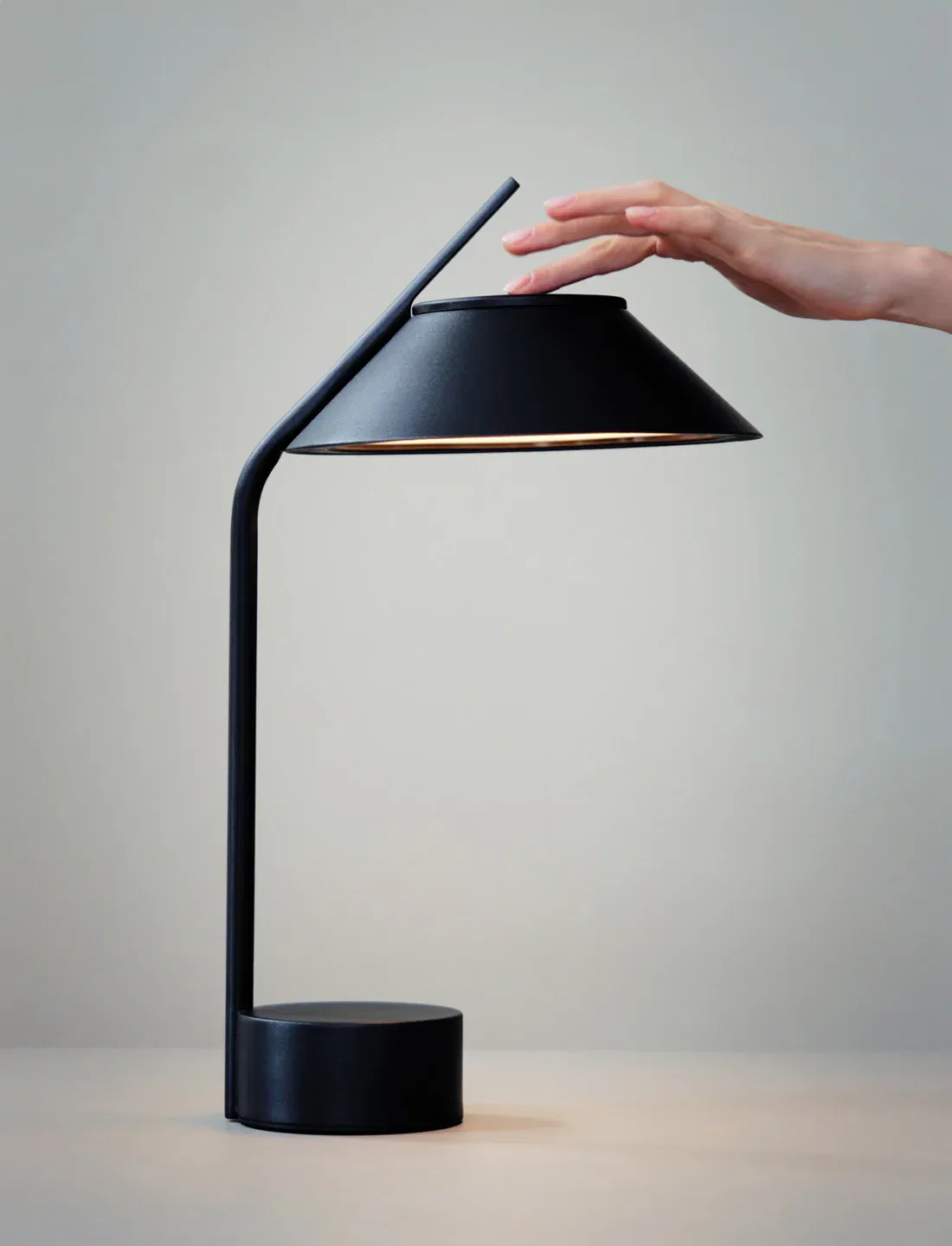 stelton 625 vinkel led lamp on off touch button 1100x