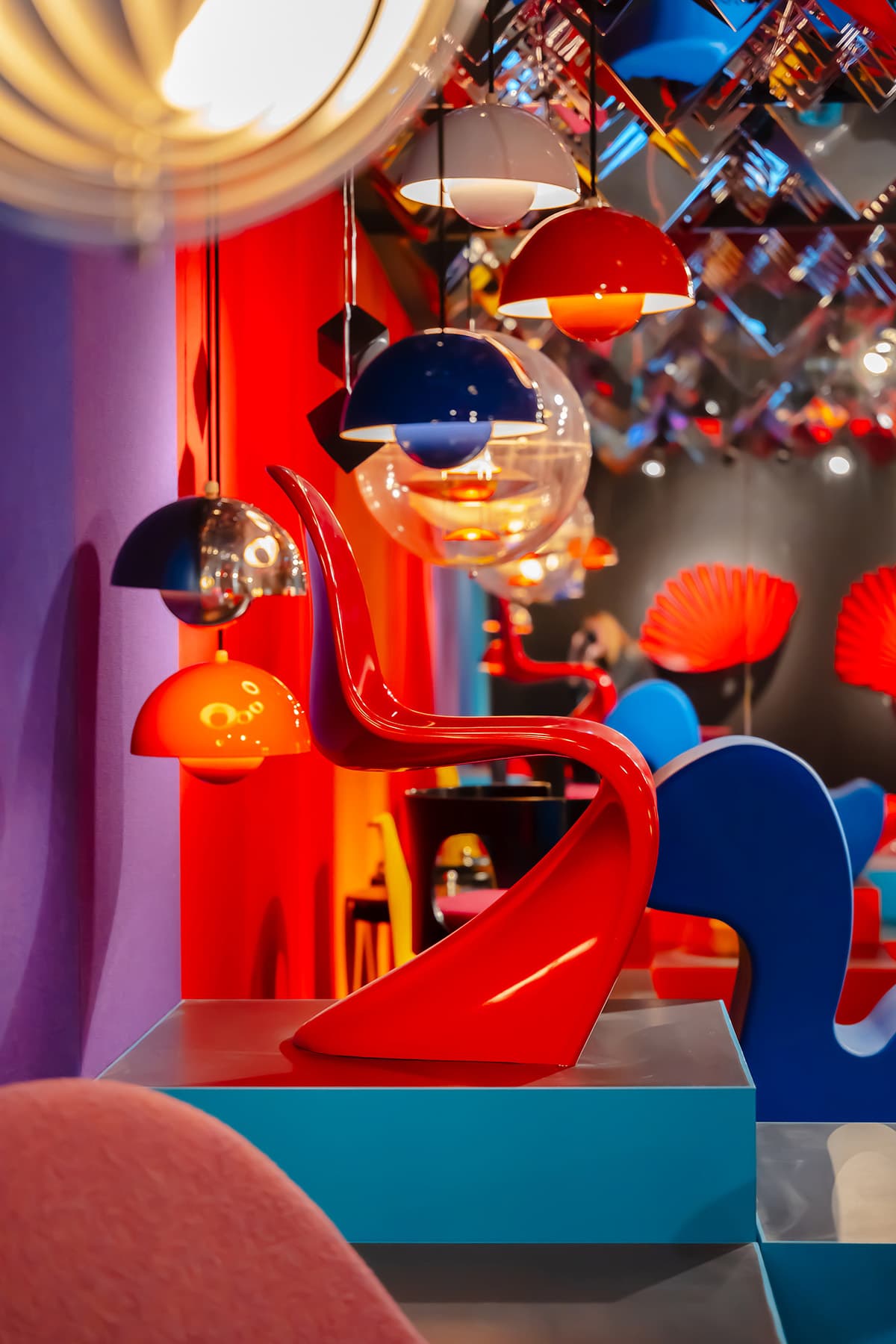 Verner Panton The Chair and Flowerpot pendels DANISH MODERN Designmuseum Danmark. Photo Andrea Sonne 1