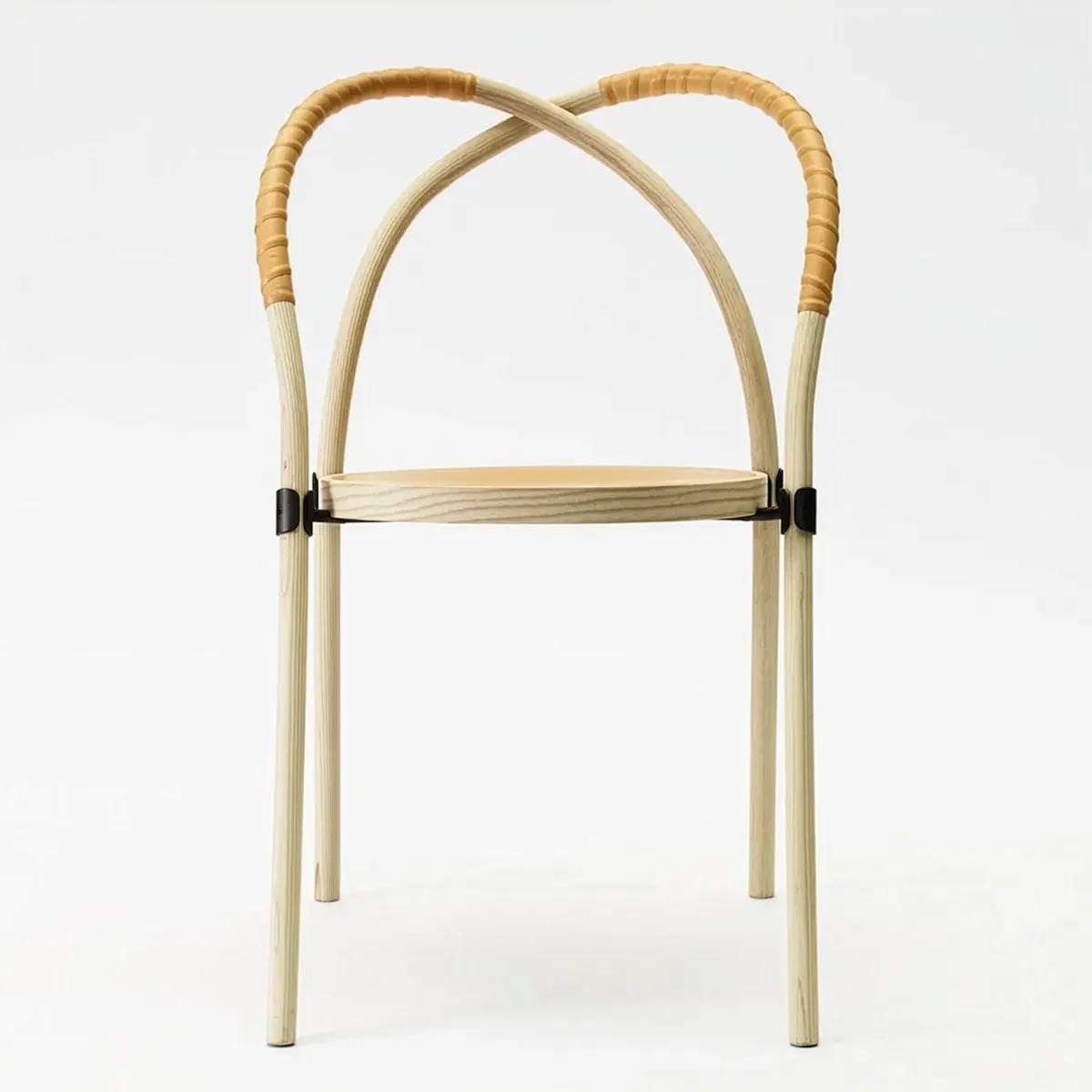 Bow Chair Design By Lisa Hilland – Gemla | ScandinavianDesign.com