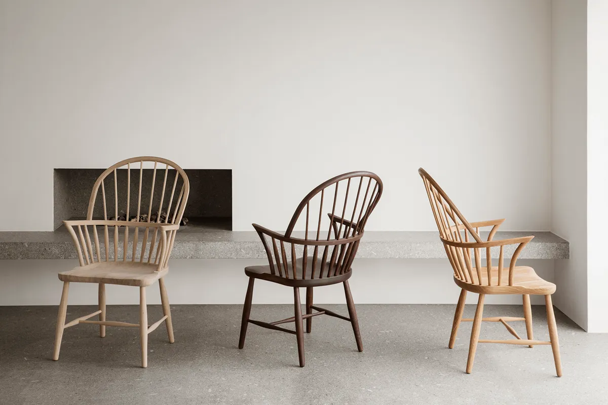 Windsor chair FH38 by Frits Henningsen for Carl Hansen Son featuring high back solid oak construction 1938 design
