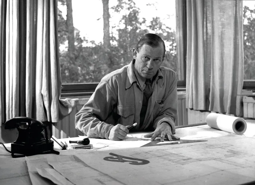 Alvar-Aalto-in-his-Studio-1945.-Photo-©-Alva-r-Aalto-Foundation-1