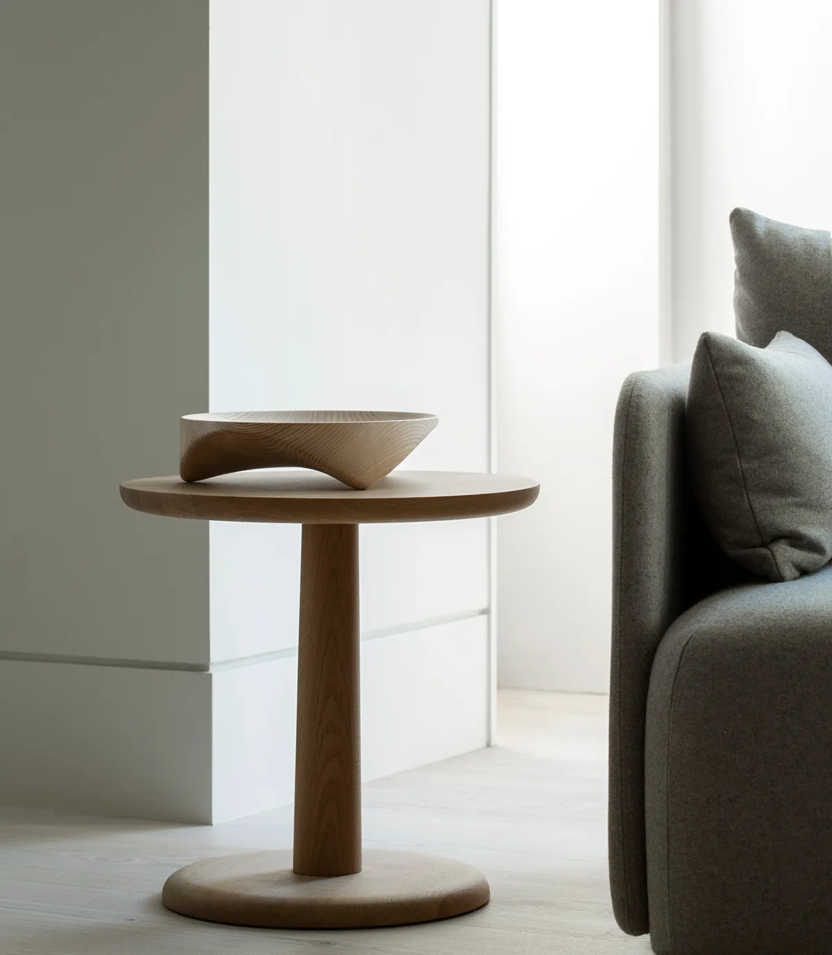 Elegant Mane (Moon) wooden bowl in solid wood by designers Torbjørn Anderssen and Espen Voll for Nedre Foss
