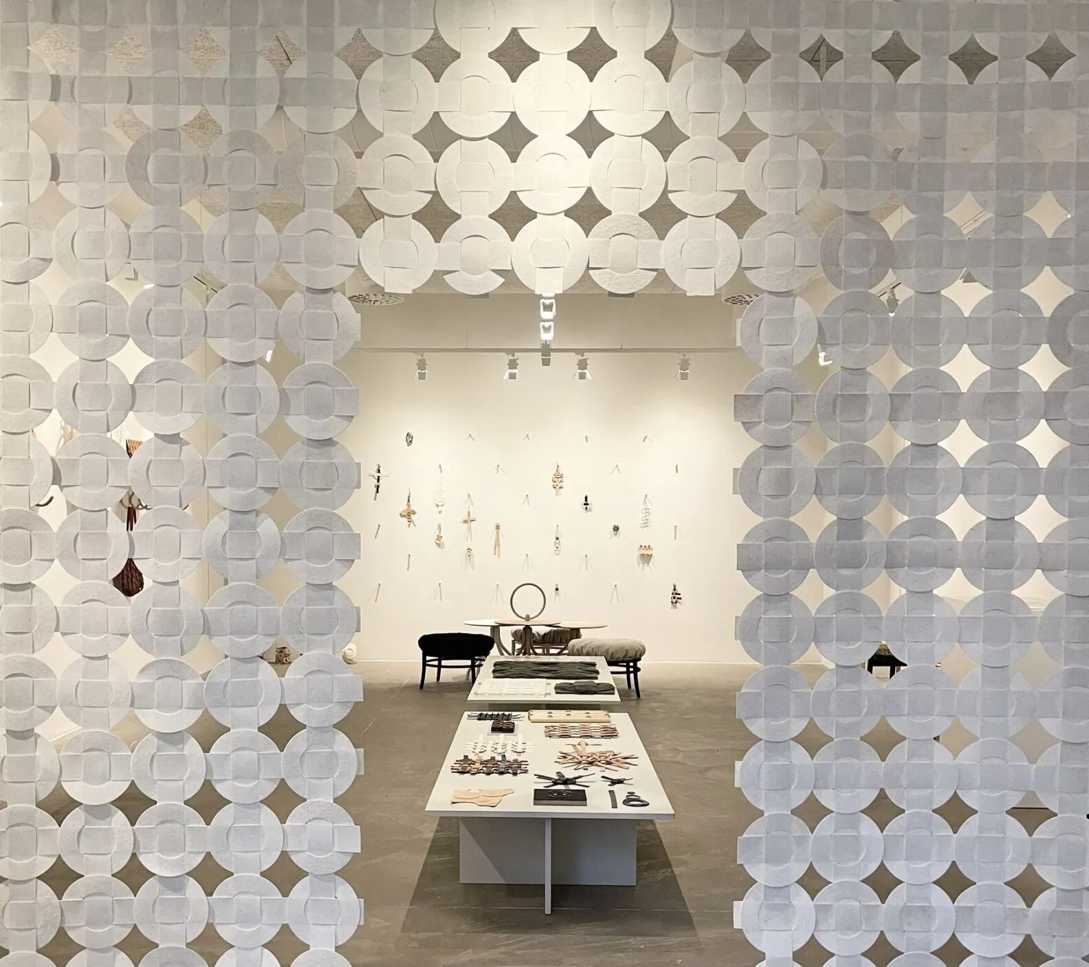 SAMBAND (Interconnection) exhibition by Mia Cullin at Galleri Gemla featuring designs that explore relationships between objects and materials