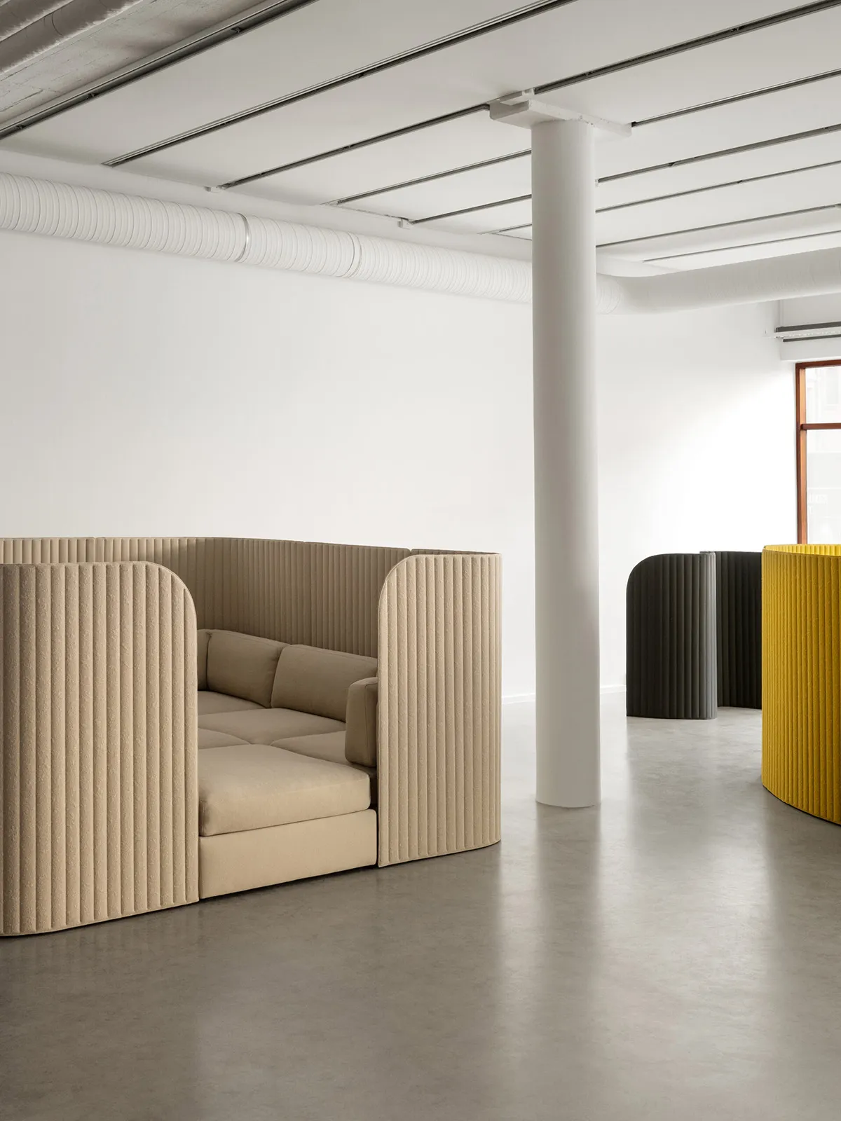 Curved configuration of Focus Spaces by Note Design Studio enabling both privacy and connection for Zelenzio