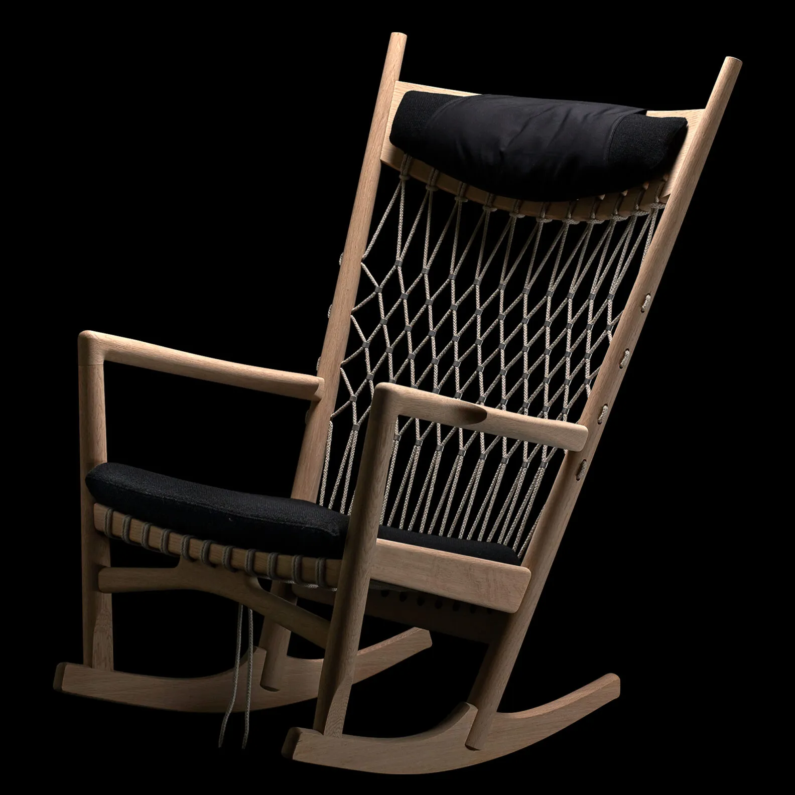 Pp124_oak_soap_flagline_natural_rami_black_bg_black_eb-4 | ScandinavianDesign.com