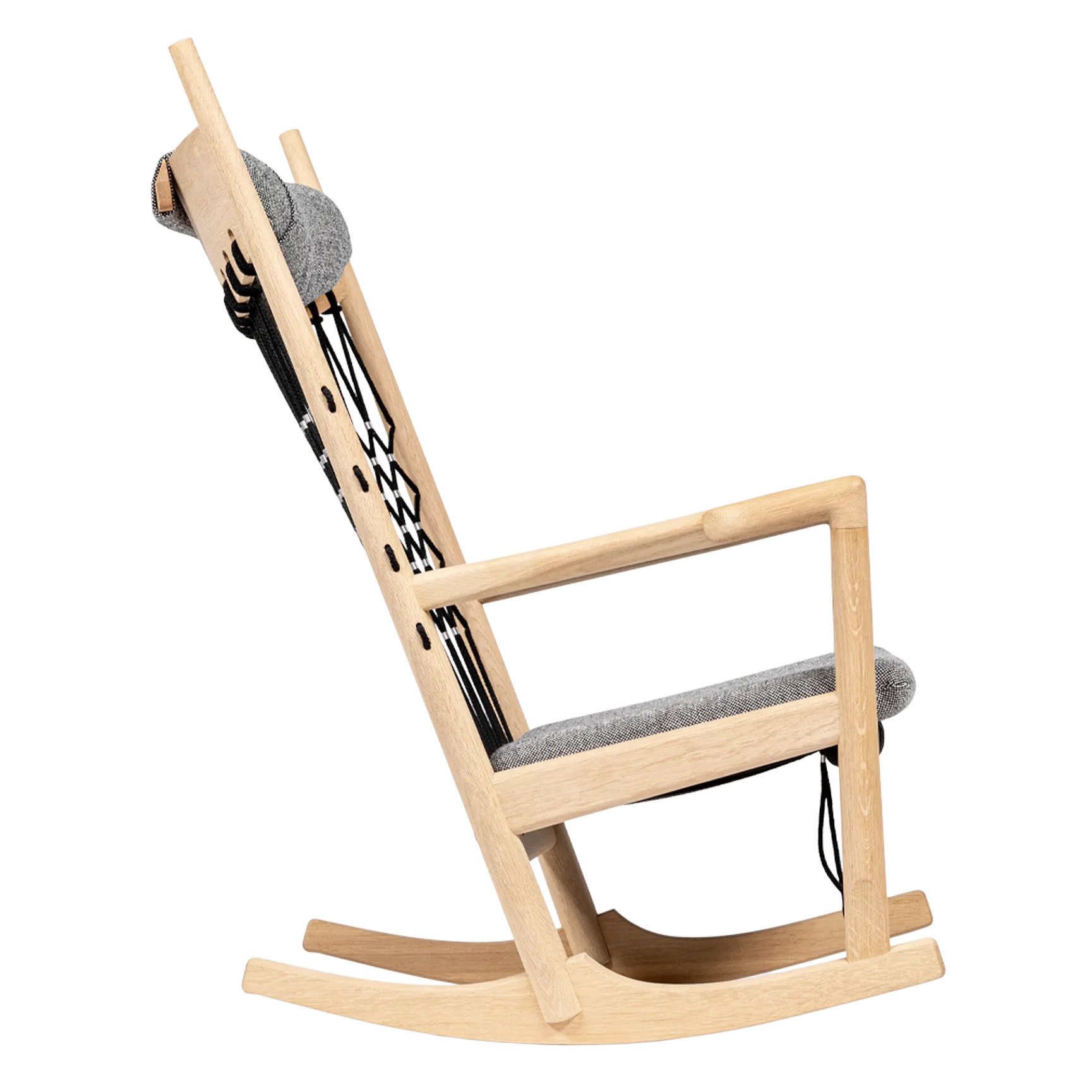 Pp_mobler_wegner_pp124_rocking_chair_oak_soap_hallingdal_166-3 | ScandinavianDesign.com