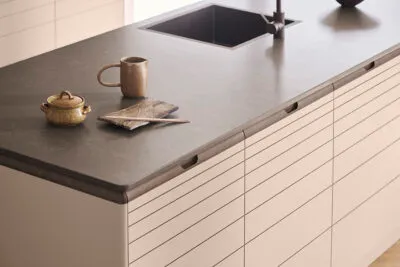 Align kitchen by Rikke Frost for Kvik in clay tone with dark oak handles and organic design lines