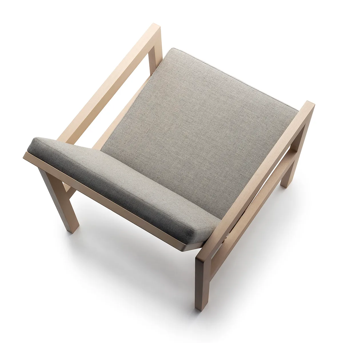 ARKITECTURE YKA1 B F3 birch wood oil mix Kvadrat Molly fabric above