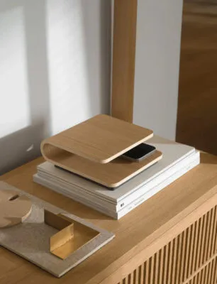 Stelton RO wireless charger in certified oak designed by Niels Kjeldse