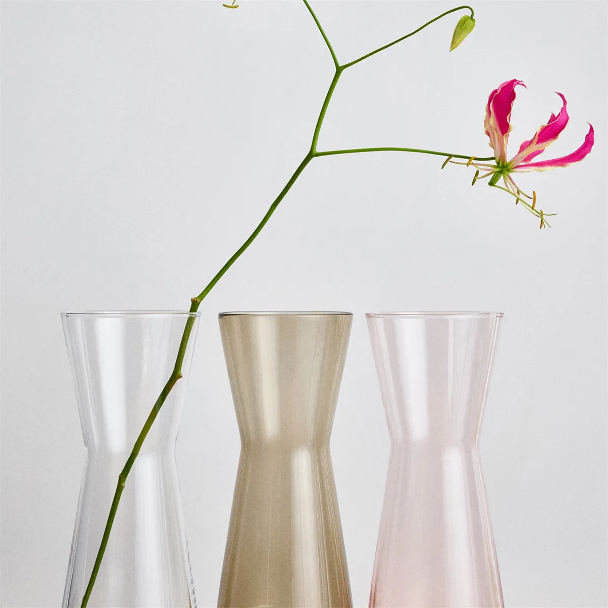 Kartio 220 mm vase by Kaj Franck for Iittala in linen, rose and clear glass