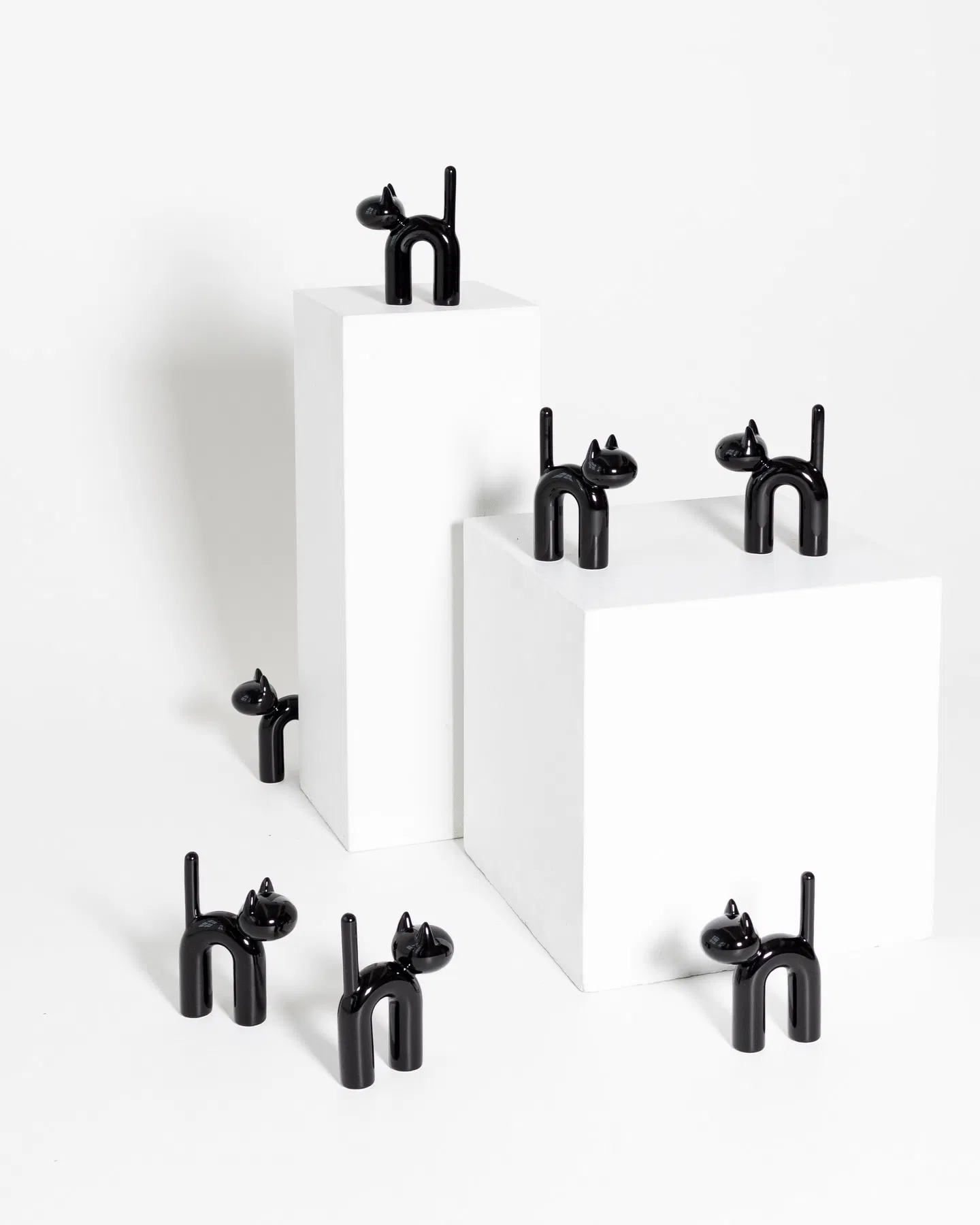 Eero aarnio KISU black 2026 Mini KISU black ceramic cat figure designed by Eero Aarnio for Aarnio Originals