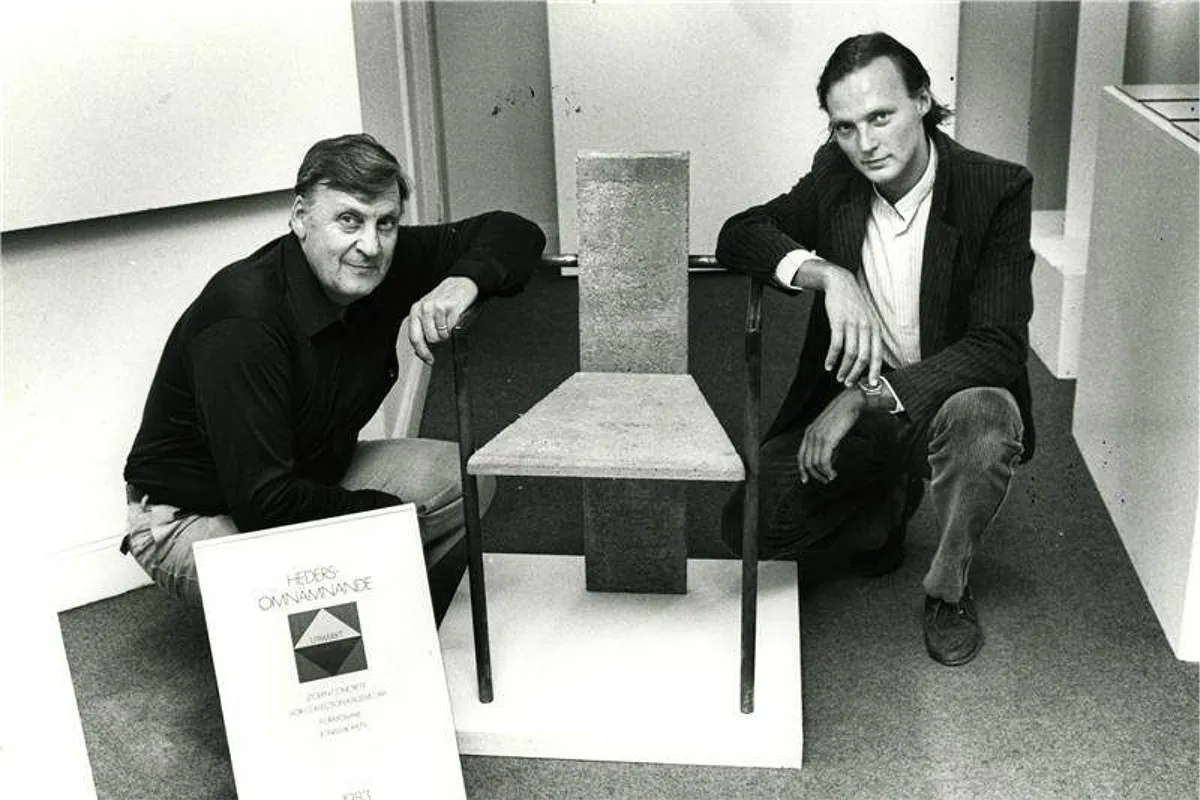 Jonas Bohlin together with Källemo AB's founder Sven Lundh. The Concrete chair won the Swedish Design Award in 1983.