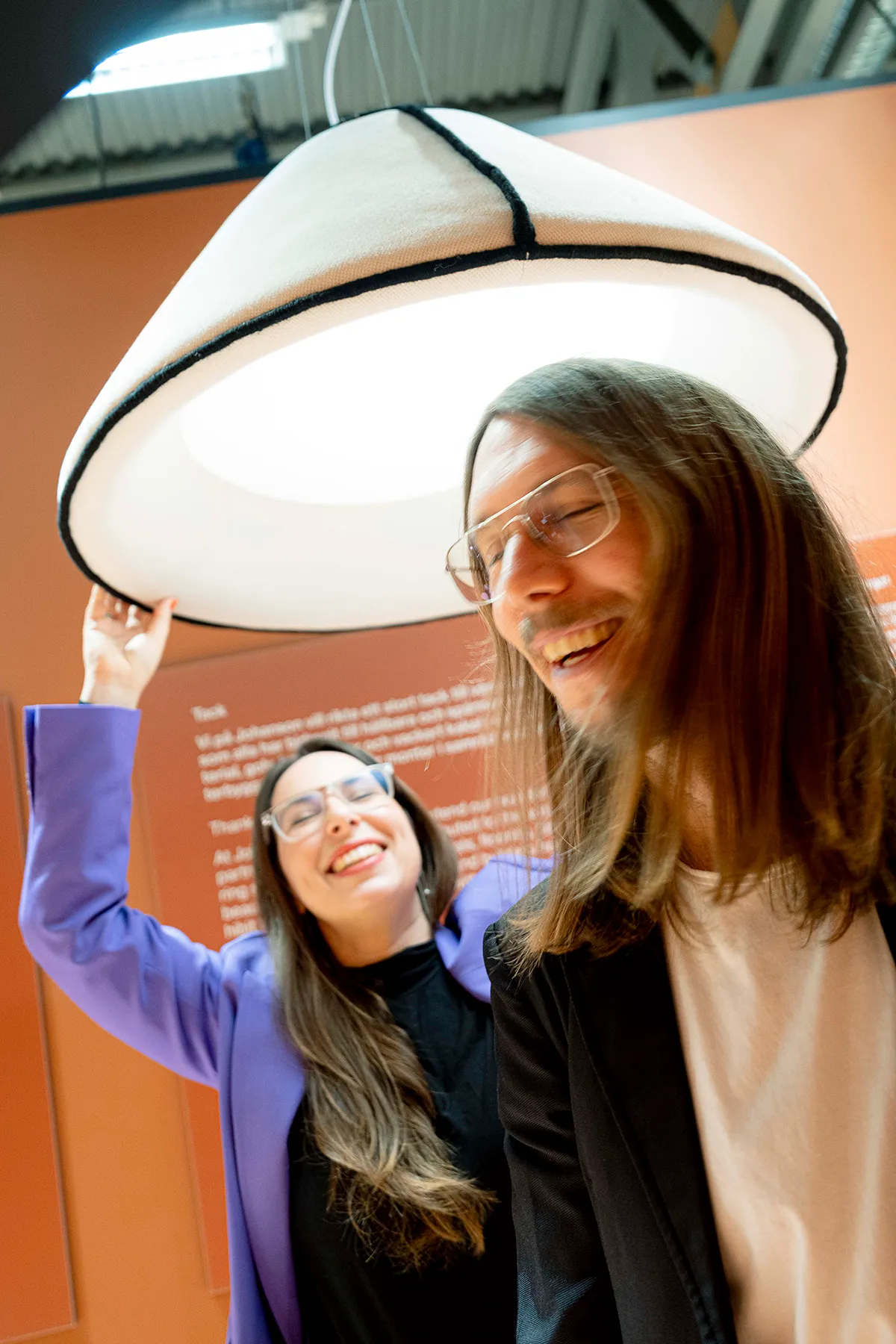 SKETCH pendant lamp alongside the Sketch sofa, showing design continuity and Färg & Blanche's consistent artistic language
