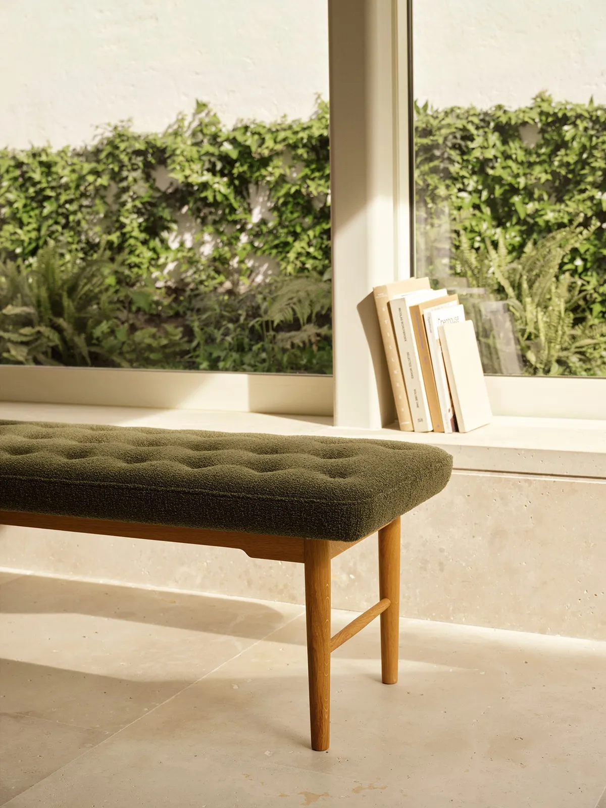 Carl Hansen & Søn shorter Foyer Bench by Vilhelm Lauritzen featuring solid oak frame and luxury upholstery