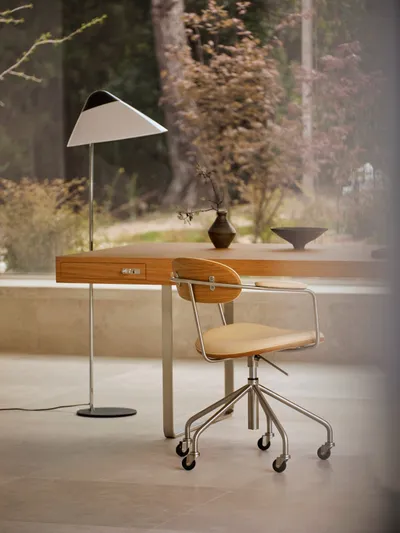 Hans J. Wegner's CH621 Swivel Chair 1948, Returns to Carl Hansen