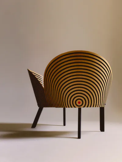 Nanna Ditzel Bench for Two in classic black with distinctive concentric circle backrest by Fredericia