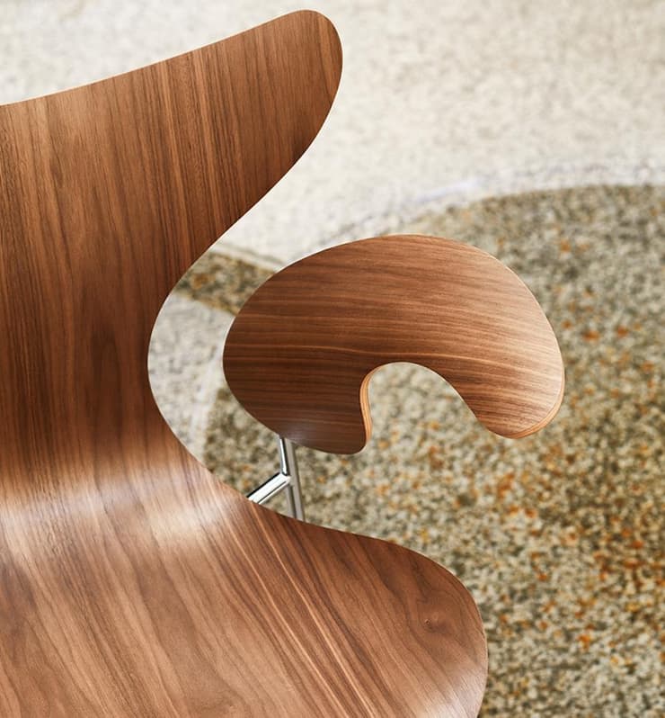 Lily™ Chair in Walnut by Arne Jacobsen - Fritz Hansen