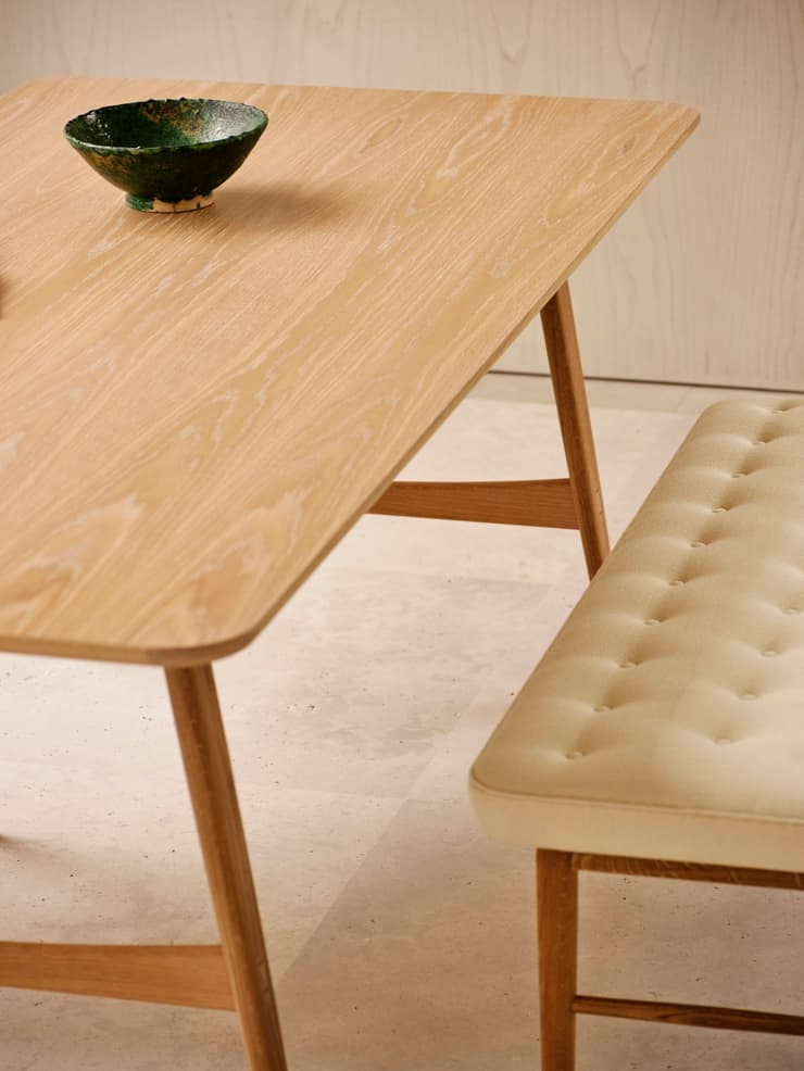 Carl Hansen & Søn: Presents a wider version of Børge Mogensen The