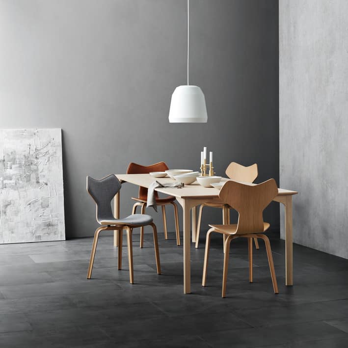 Grand Prix™ Table by Arne Jacobsen – Fritz Hansen