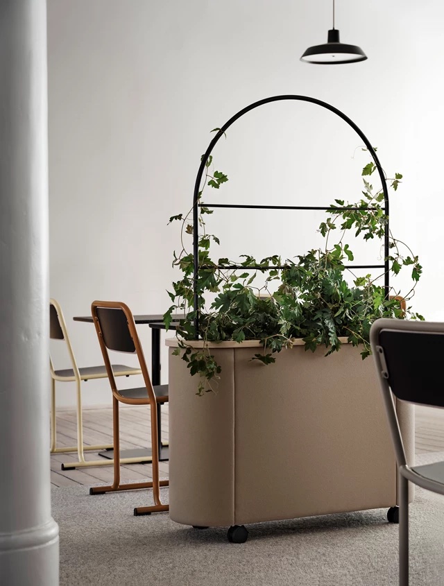 Hedge divider positioned to highlight its architectural presence and decorative quality characteristic of Kauppi & Kauppi's approach