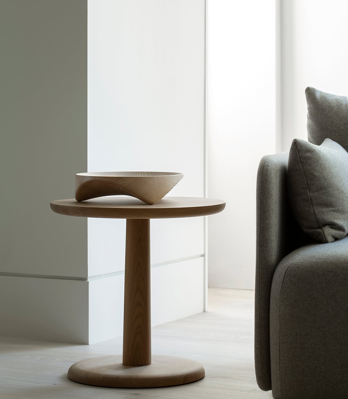 Elegant Mane (Moon) wooden bowl in solid wood by designers Torbjørn Anderssen and Espen Voll for Nedre Foss