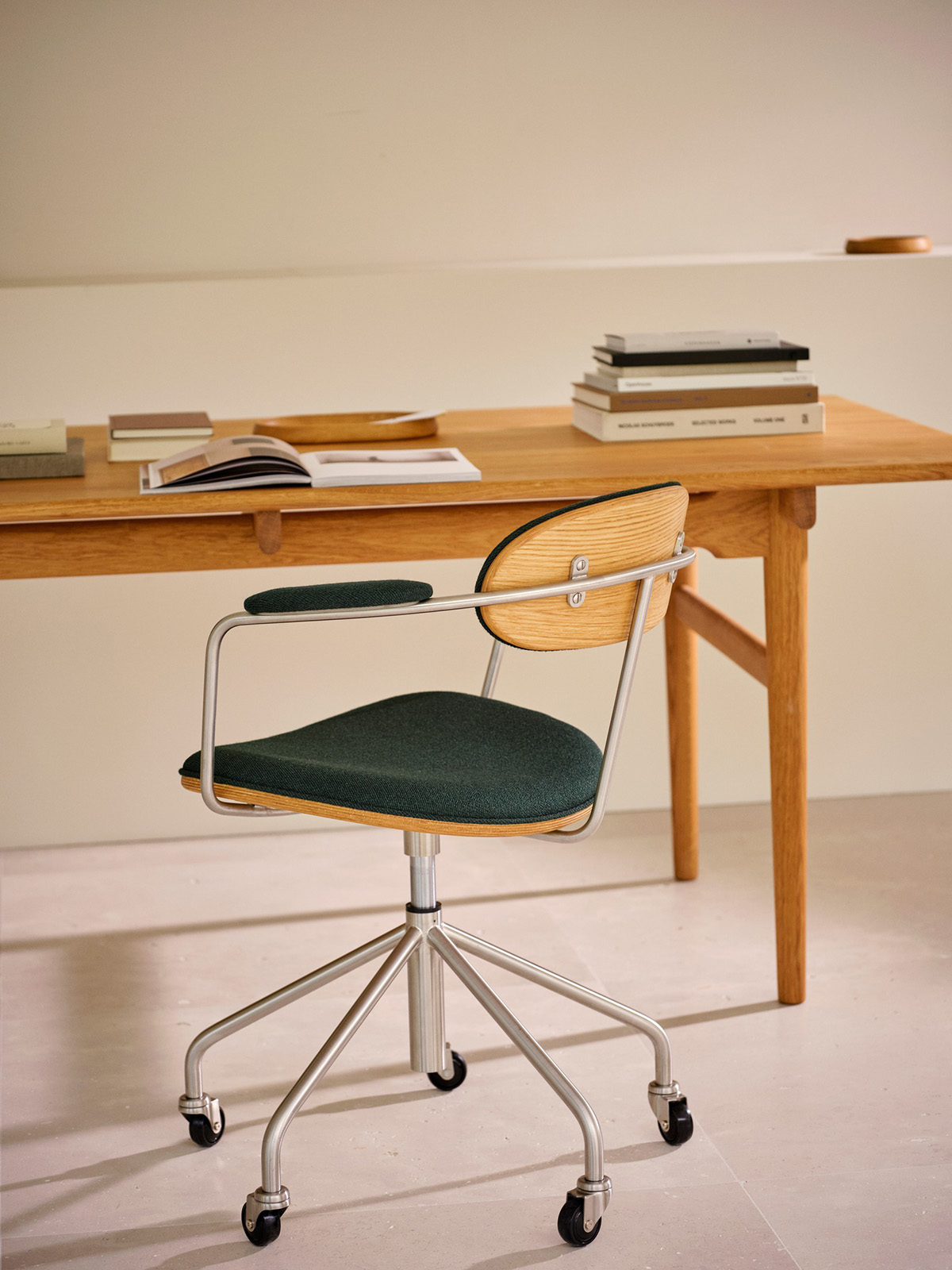 Wegner's CH621 Swivel Chair 1948, Returns to Carl Hansen & Søn