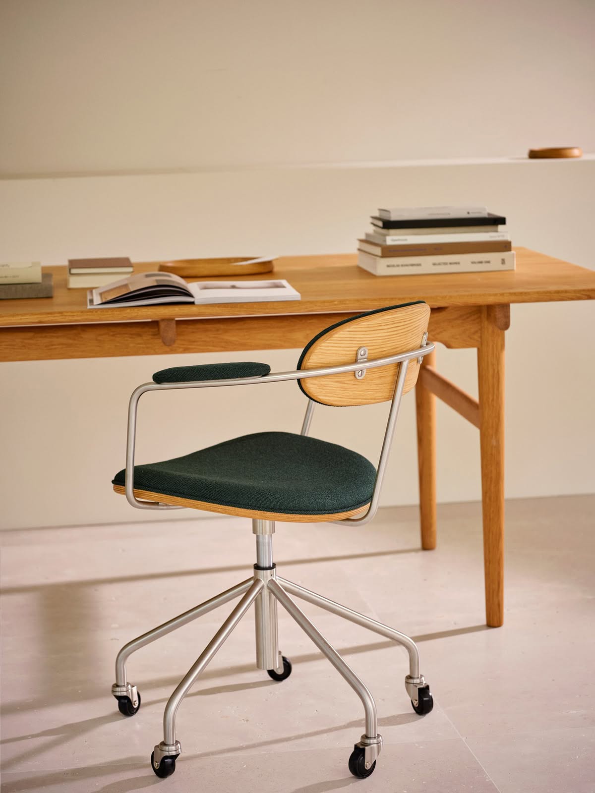 Wegner's CH621 Swivel Chair 1948, Returns to Carl Hansen & Søn