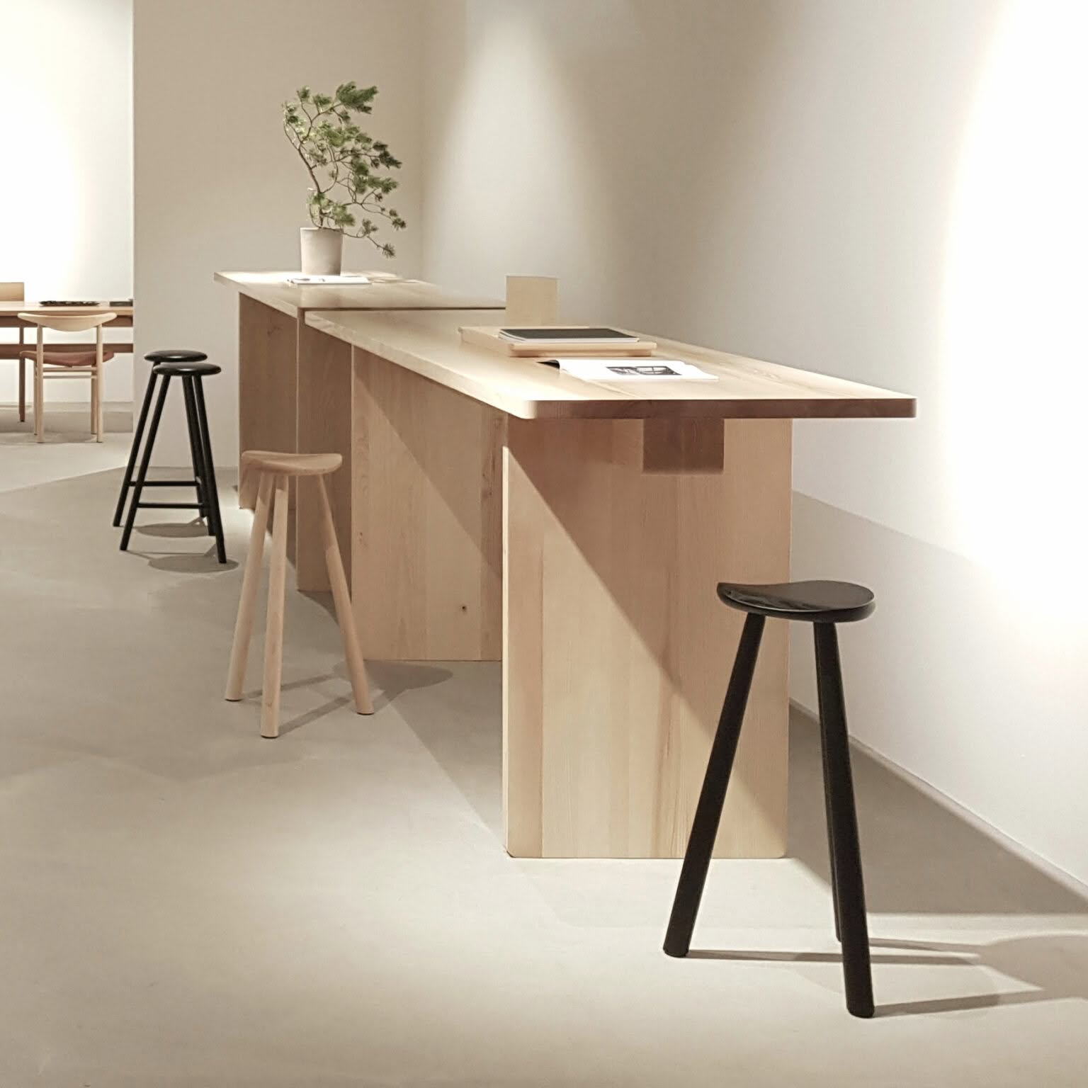 Edi-high-table-claessonkoivistorune-nikari | ScandinavianDesign.com