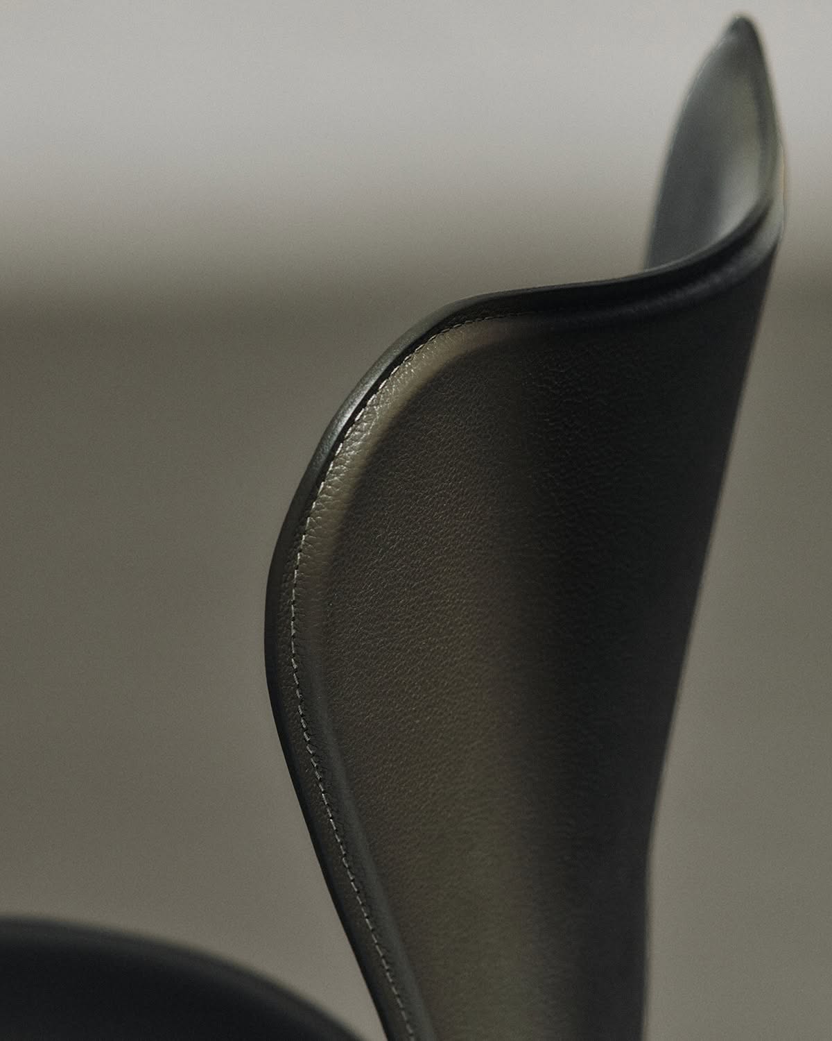 Fritz Hansen presents the Series 7 Tailored | Arne Jakobsen