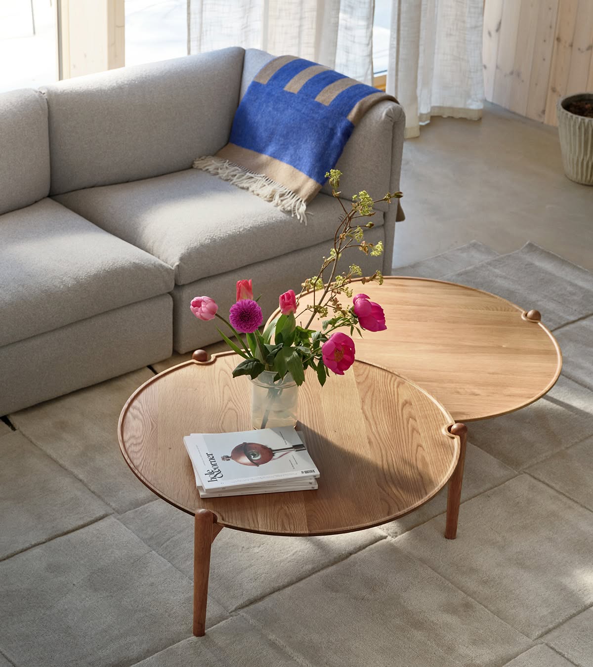 Image3-ariatable90cm-lifestyle | ScandinavianDesign.com