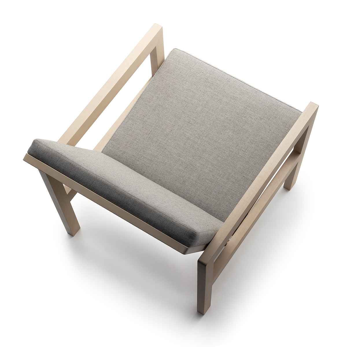 ARKITECTURE YKA1 B F3 birch wood oil mix Kvadrat Molly fabric above