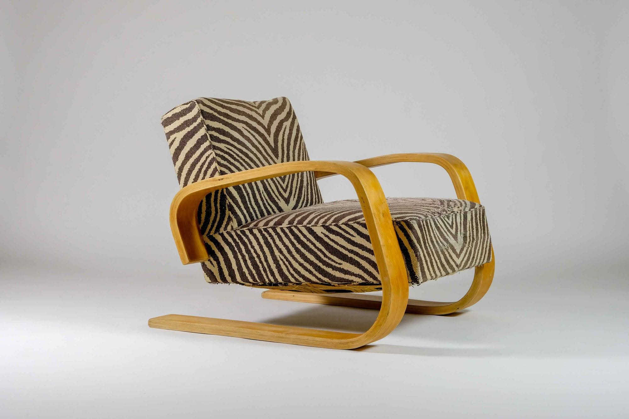 Alvar Aalto armchair 37 1936 Pertti Männistös photo Anssi Vaarola Alvar Aalto armchair 37 1936 Pertti Männistös photo Anssi Vaarola