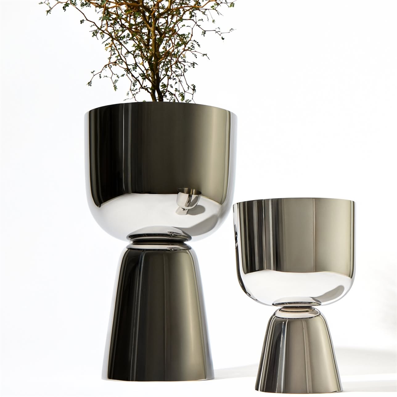 1086397 IittalaEMEA 03 iittala Nappula plant pot 190x125 mm stainless steel 1086397 IittalaEMEA 03 iittala Nappula plant pot 190x125 mm stainless steel